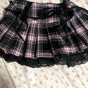 cute black and pink skirt! gothic:)